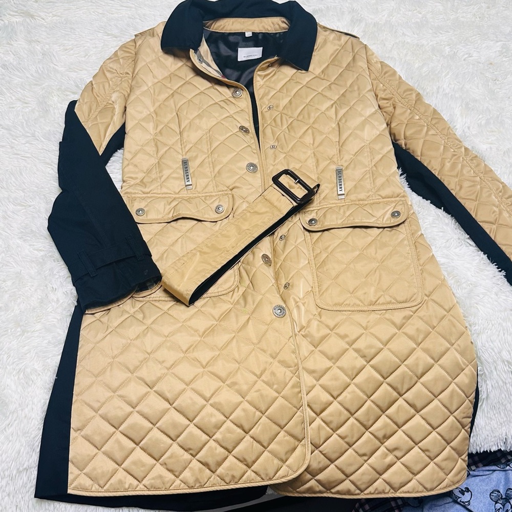 BURBERRY Drainegield Quilted jacket in beige.